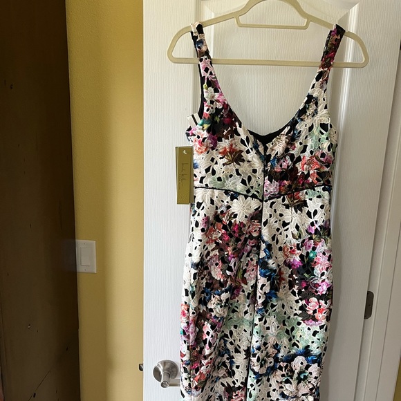 NWT designer gown - Picture 2 of 3